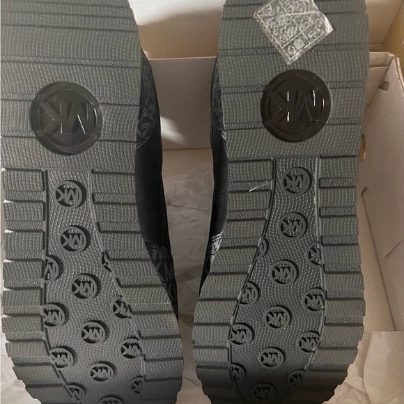 Michael Michael Kors Black/Silver Wilma Logo Trainer NEVER WORN - Picture 10 of 11